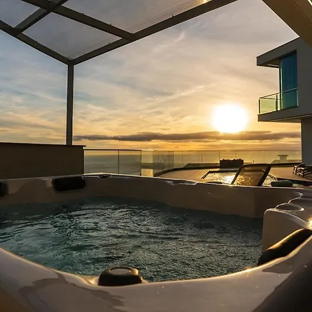 Casa Joaquim By Rent2u, Lda Villa Arco da Calheta (Madeira)